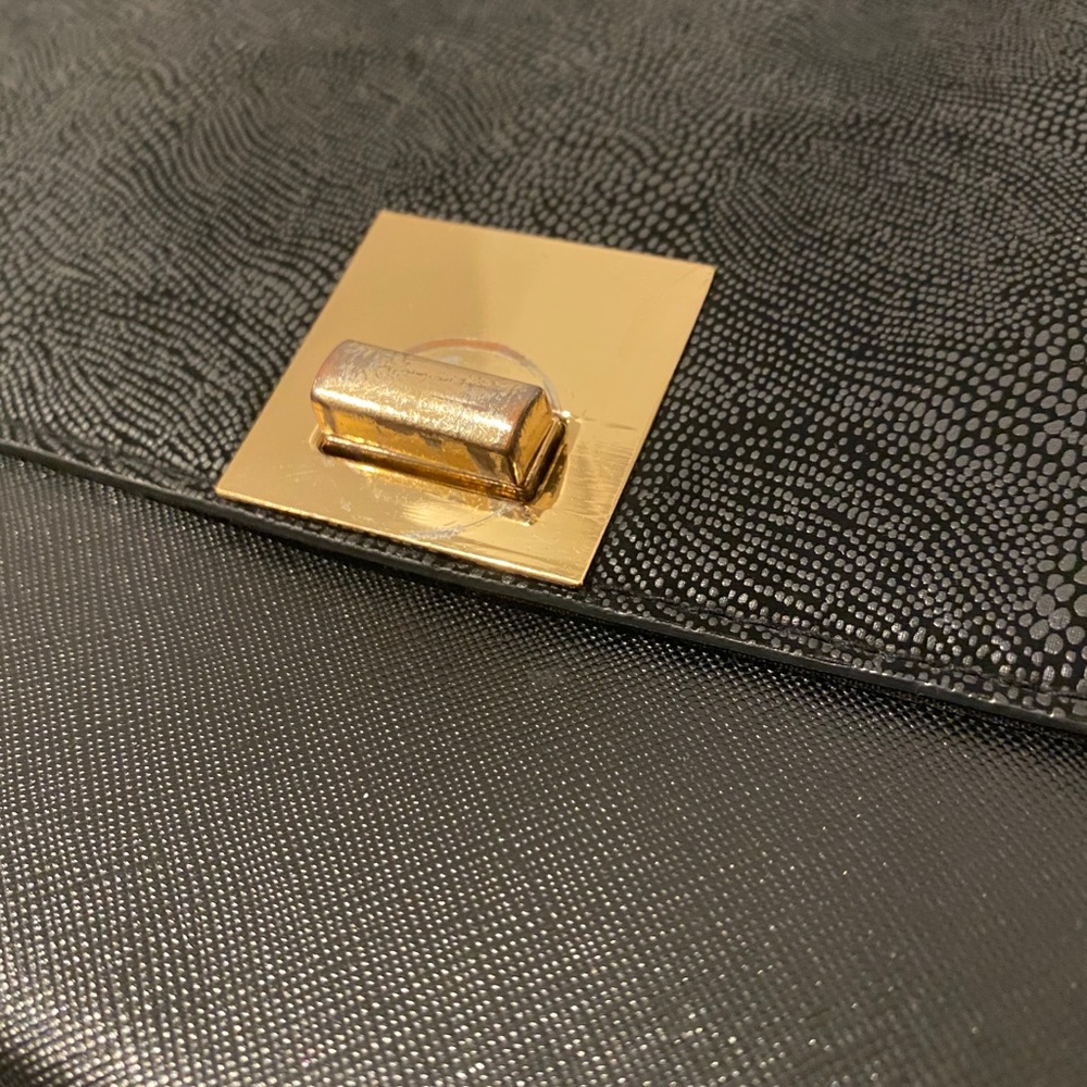 New Look Black Crossbody Bag With Gold Accents - Picture 3 of 5